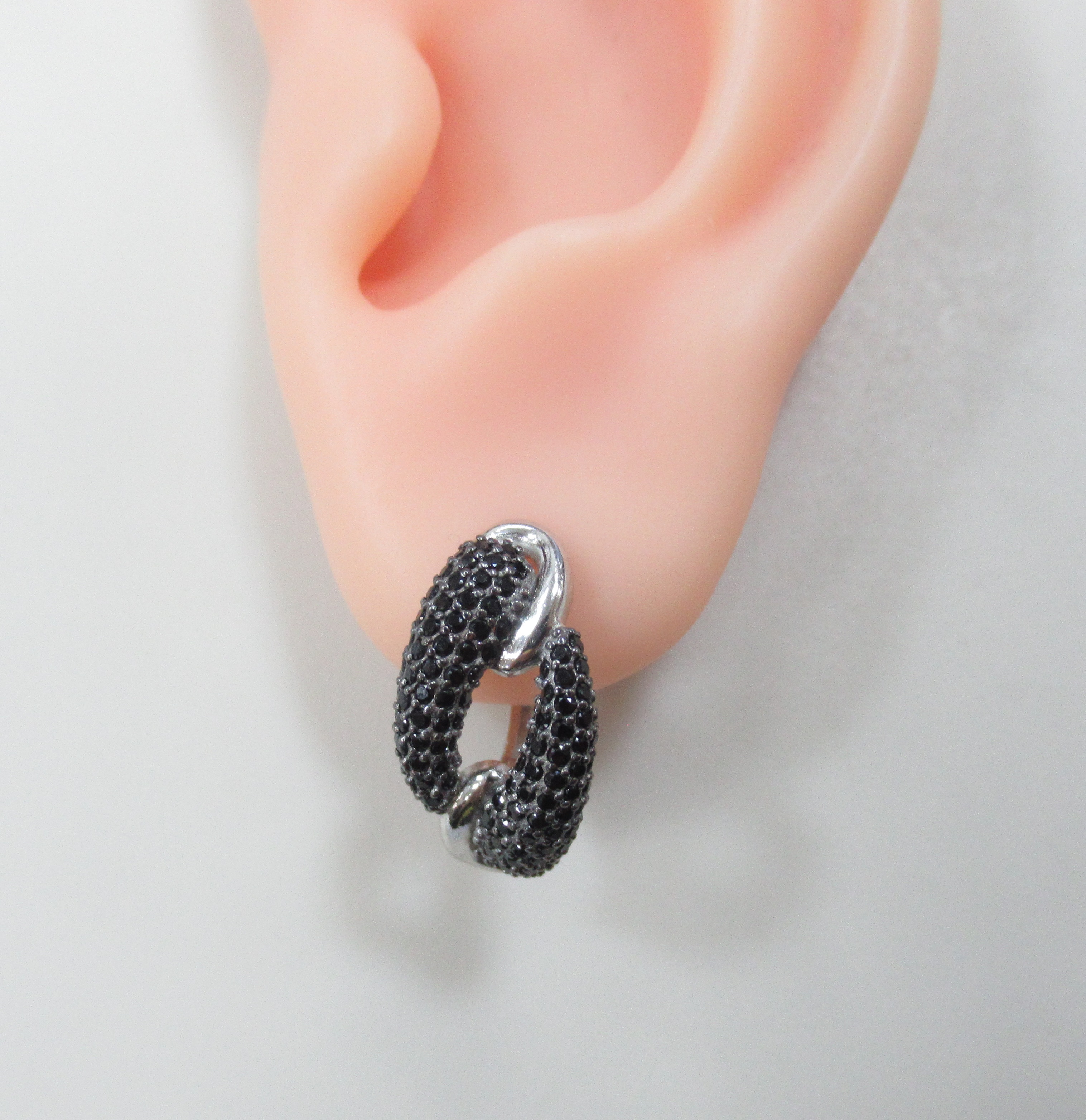 Серебряные серьги со шпинелью